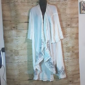 Torrid kimono white with silver sequins